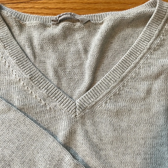 Everlane Soft Cotton V-Neck in Heather Grey | XXS - Picture 3 of 8
